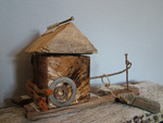 Dit zijn strandhuisjes, oude visserhuisjes en boothuisjes gemaakt van allerlei gejut materiaal.