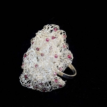 Gehaakte ring met granaat Gehaakte ring met granaat