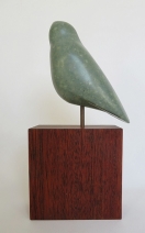 Vogel serpentijn + houten sokkel Vogel serpentijn + houten sokkel