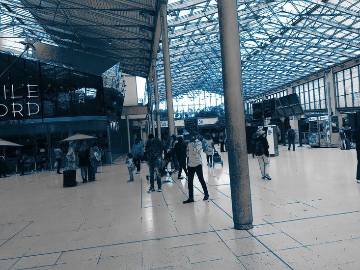 In de Stationshal van Paris Gare du Nord 3.,- digitale art print