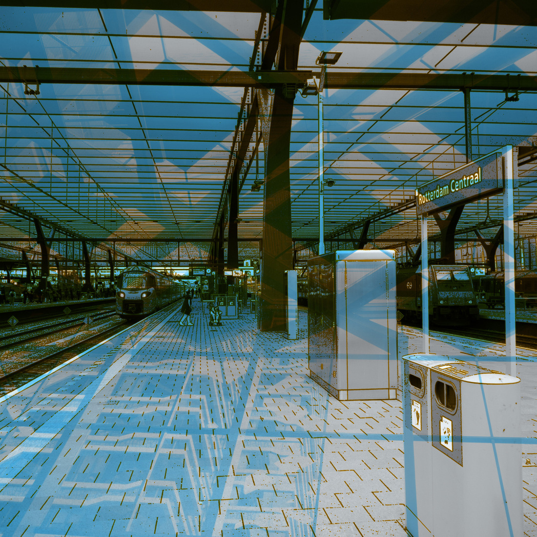 'Treinen op Rotterdam centraal .' - digitale print 