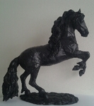 Beelden in brons, met meestal het Friese paard als onderwerp.
