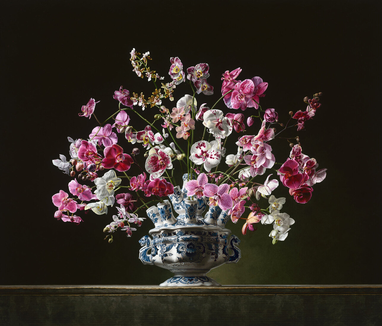 Bloemstilleven met Drakenvaas (van Royal Delft)