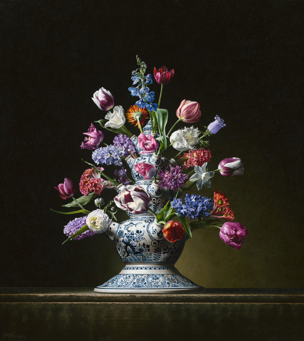 Bloemstilleven met Tafelpiramide (van Royal Delft)