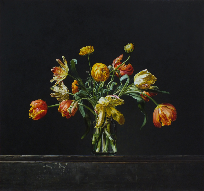 Stilleven met tulpen en ranonkels