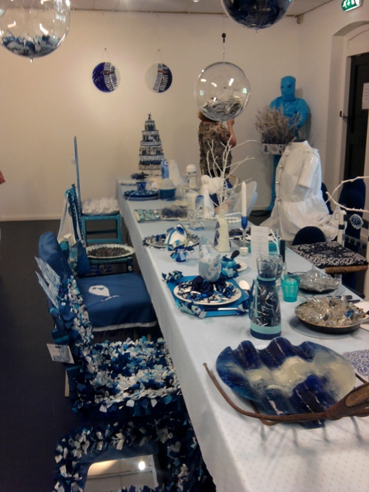 Dialoog in blauw en wit