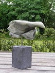Soms heb ik de behoefe om in plaats van al boetserend een beeld te vormen, het beeld uit de steen te voorschijn te laten komen.