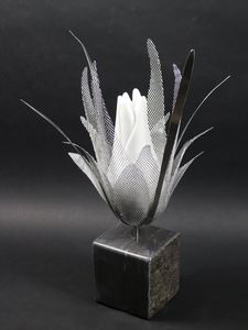 Deze groep bevat beelden met sculpturen die opgebouwd zijn uit diverse materialen.