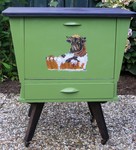 Deze rubriek is recentelijk opgestart en zit nog in de beginfase: Klein meubelen, gerestyled, hand beschilderd en bewerkt met diverse materialen, prints en kleuren. Hieronder alvast een voorproefje......