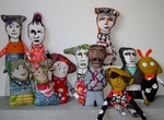 prachtige kunstknuffels. niet alleen voor de allerkleinste maar ook een i-catcher in je interieur. alle troetels zijn handgemaakt en uniek. Mijn eigen familie en vrienden zijn mijn inspiratie geweest voor deze kleurrijke familie.