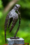 In deze groep zijn de uilen en andere roofvogels te vinden. Het is de bedoeling met een minimale vorm, een maximaal beeld op te roepen. Het feit, dat de beelden hier en daar half open zijn, zorgt ervoor dat de omgeving 'meespeelt' in het beeld. De menselijke geest vult het ontbrekende aan.