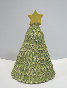 kerstboompjes van keramiek, al dan niet om een (waxine)lichtje onder te zetten.
