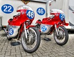 Renners kwartier van een historische motorrace in Purmerend.