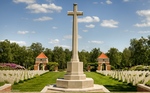 Holten Canadian War Cemetery telt graven van 1393 soldaten van wie 1355 Canadezen. En wordt onderhouden door de Commonwealth War Graves Commission.