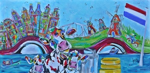 Typisch Hollands tafereel.. Een schilderij van kunstenares Mir Mirthe Kolkman waarin de grachten de koeien en de kaas de molens en de tulpen te zien zijn. Een kleurrijke hedendaagse figuratieve kunstcompositie.