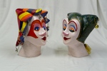 Dit is een serie portretten van clowns, pierrots, prins carnaval en narren. Het begon met een opdracht van een carnavalsvereniging. In de narren is muziek aangebracht in de vorm van belletjes aan de mutsen. De serie is tot stand gekomen van 2009 tot 2012.