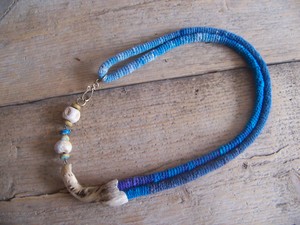 Deze sieraden zijn gehaakt en/ of geborduurd met zoveel mogelijk natuurlijke garens en materialen. Alle sieraden zijn te koop in mijn online shop of op Etsy: https://www.etsy.com/nl/shop/Siertriedsje?ref=hdr_shop_menu