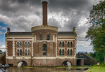 Foto reportage van het Gemaal de Lijnden in Lijnden. Het eerste gemaal is, samen de gemalen Cruquius en Leeghwater, verantwoordelijk geweest voor de droogmaking van het Haarlemmermeer in de periode 1849-1852. Het oude gemaal werd in 1849 in gebruik genomen en is daarna verscheidene malen gemoderniseerd. In 2005 is het buiten gebruik gesteld.
