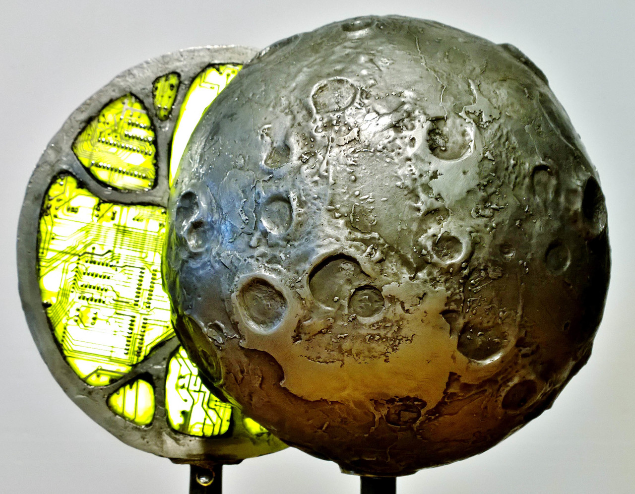 Darkside of the moon / Dematerialisation
