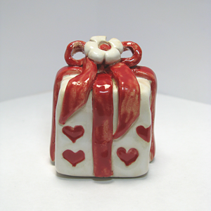 Zowel beelden als objecten en gebruiksgoed van keramiek