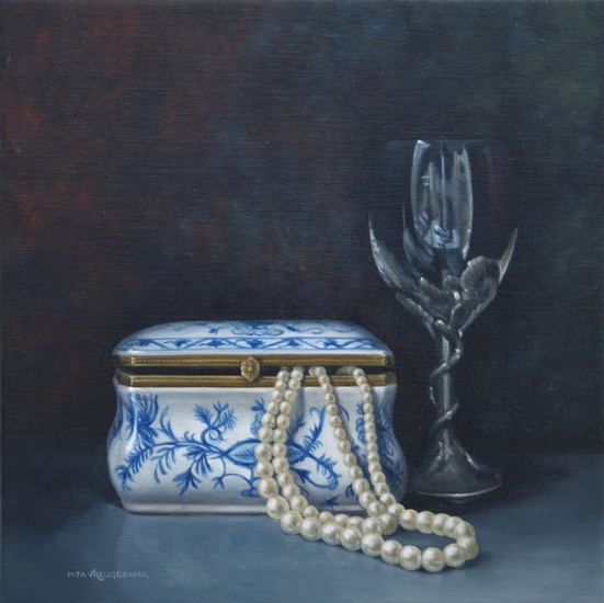 Stilleven met parelketting