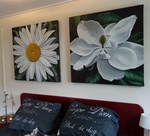 Bloemen, realistisch of modern geschilderd.