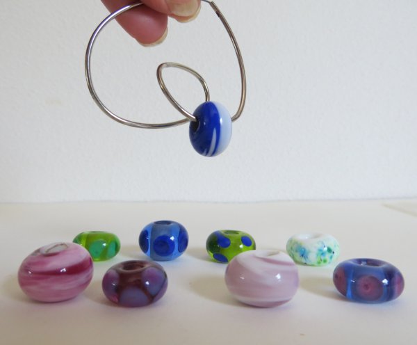 Glaskraal en zilveren hanger