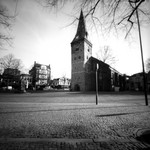 De eerdere pinholes die ik maakte waren op fotopapier. Deze zijn gemaakt met behulp van film, waardoor ik meedere foto's kan maken en een kortere belichtingstijd heb. De beelden zijn sprookjesachtig mooi.
