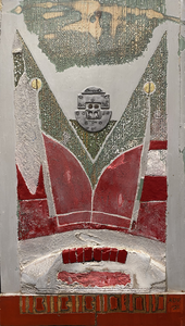 Gemengde techniek afgedankt hout. 
Zagen, kerven, krassen, schuren en schilderen.
Soms zand, lood en andere materialen op het hout gelijmd.