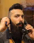 Portretten van mannen met baard in de stad. Wat vinden zij van het leven in Rotterdam? Ik had een intensief gesprek met elk van de geportretteerden over hun leven. Maatschappelijke thema's kwamen aan de orde, zoals de problemen met inburgering, zorgen over het milieu en de natuur.
