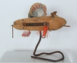 van gejut hout, andere strandvondsten en geroest metaal worden sculpturen en wandobjecten gecreëerd die een vertaling kennen naar zee en strand