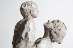 De speelsheid en creativiteit in het oeuvre van Sandrine werkt aanstekend. Het contrast tussen het ruwe oppervlak en de zachte gelaatsuitdrukkingen brengen haar helemaal 'in' de hedendaagse beeldhouwkunst. Ze laat het brons leven en werkt af in heel eigentijdse patina.