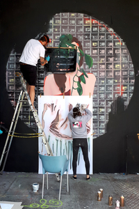 Street artist . Geïnspireerd door portretten enerzijds en omgeving en architectuur anderzijds, geven zij de emoties en wensen van hun personages weer .
