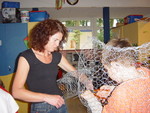 Kunst maken met kinderen en jongeren is inspirerend. Al langere tijd geeft Jonaske uitvoering aan kunsteducatieprojecten in zowel het basisonderwijs als het voortgezet onderwijs, op school en in haar eigen atelier.