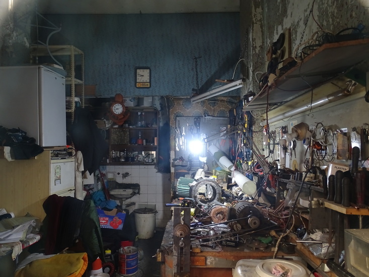 The light before the mirror