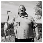 Het is boeiend om te zien hoe vele mannen en een enkele vrouw in het groeiseizoen hun best doen om hun tuintje zo goed mogelijk te bewerken. Het levert hun trotse producten op.