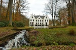 Deze foto's zijn gemaakt op landgoed Staverden. Staverden is de kleinste stad van Nederland. Ik vind rond het kasteel als kasteeltuin van Staverden het leukst om te fotograferen.
