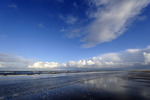 In de loop van de jaren op diverse plekken in binnen en buitenland geweest waar de wolkenluchten prachtig waren.