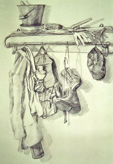 Tekening stilleven van een kapstok, jassen, petten en schoenen.