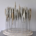 Doordat kringloopwinkel te Leerdam me vroeg om mee te doen aan een tentoonstelling met afgedankte materialen ontdekte ik dat het papier van oude bijbels nog iets kunnen betekenen.....
