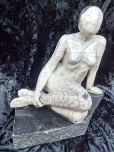 Met levende modellen als voorbeeld, heb ik deze beelden geboetseerd. Heel leuk om te doen met een groep o.a. bij Crejat in Alkmaar. Bij deze abstracte figuren ben ik op zoek naar de overeenkomst tussen strakke vormen en glooiende rondingen.