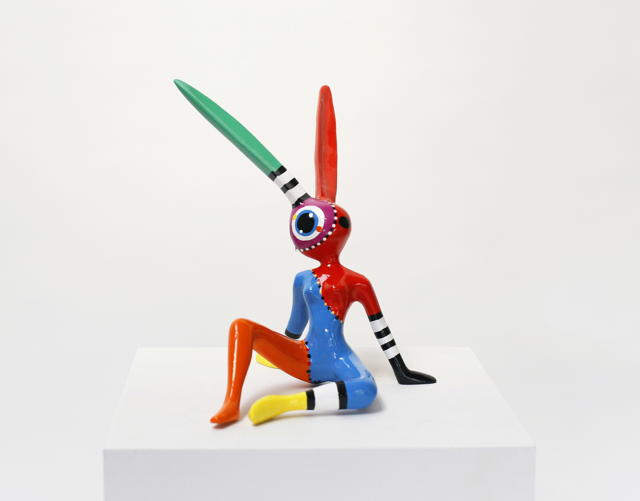 Red Light Rabbit zittend