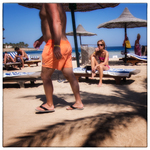 The Edge of All Inclusive een verslag vanuit Marsa Alam, waar All Inclusive Resorts een facade van groen en happiness proberen te creeën voor norse Russen en Europeanen. De foto's proberen een blik op dit decor te werpen, door de parallele wereld van de vriendelijke Egyptische werknemers naast de gekleurde werkelijkheid van de gasten te leggen .