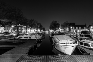 Monochroom is de presentatie van een enkele kleur in verschillende nuances.
Maar soms ben ik zo eigenwijs en voeg ik er een kleurtje aan toe.