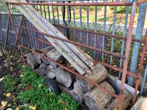 Dit onderwerp gaat over foto’s en kunstwerken waar ROEST (ijzeroxide) centraal staat. Alles is vergankelijk maar de liefde blijft. Oude liefde roest niet!
