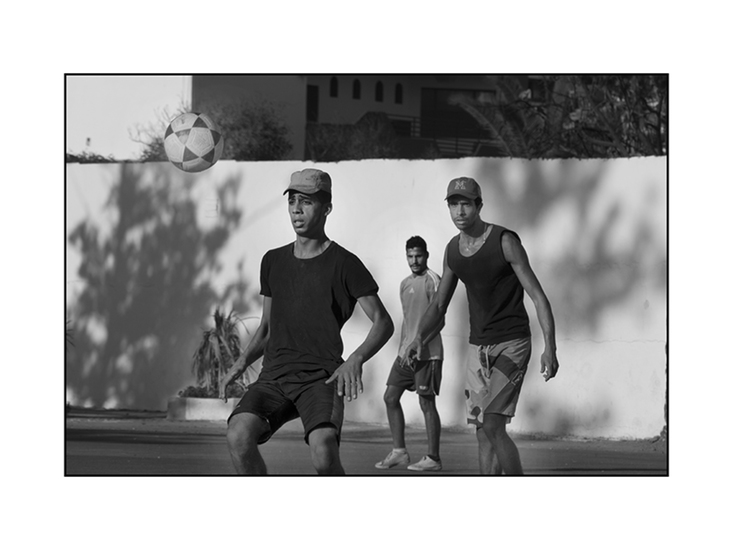 Straatvoetbal in El Jadida (Marokko)