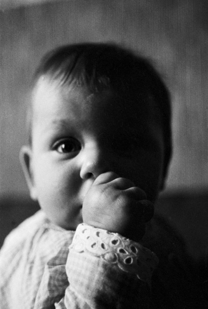 Duimzuigende baby