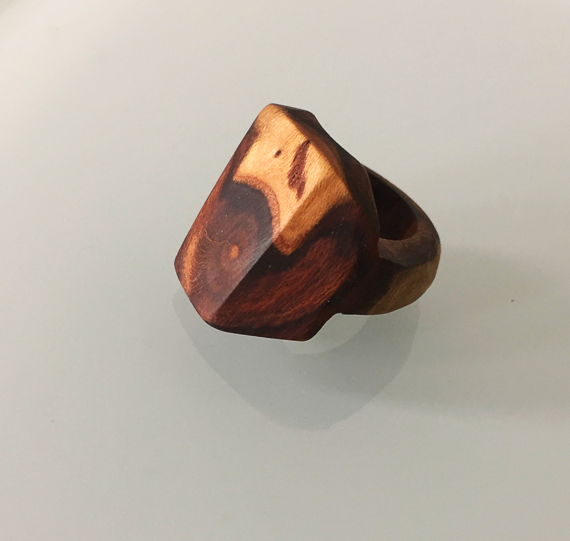 Ring van laurierhout