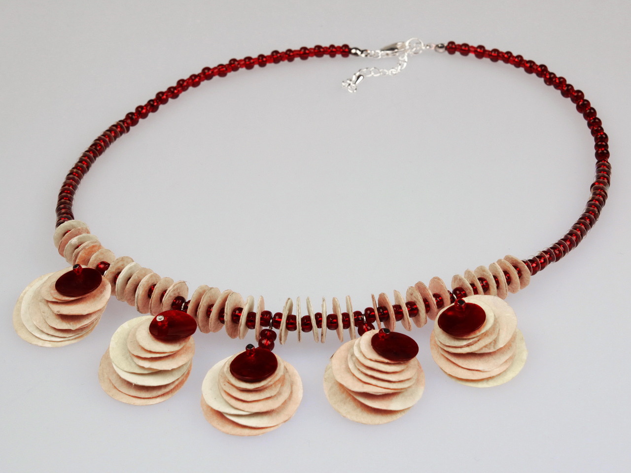 Ketting rood piramide