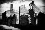 In navolging van mijn andere 'oorlogssporen' heb ik een fotoserie gemaakt in het Franse dorpje Oradour-sur-Glane (Limousin). Op 10 juni 1944 viel daar volledig onverwacht een groep ss-ers het dorp binnen. Binnen enkele uren hebben zij het dorp volledig weten te verwoesten en hebben alle op dat moment in het dorp aanwezige mensen uitgemoord...